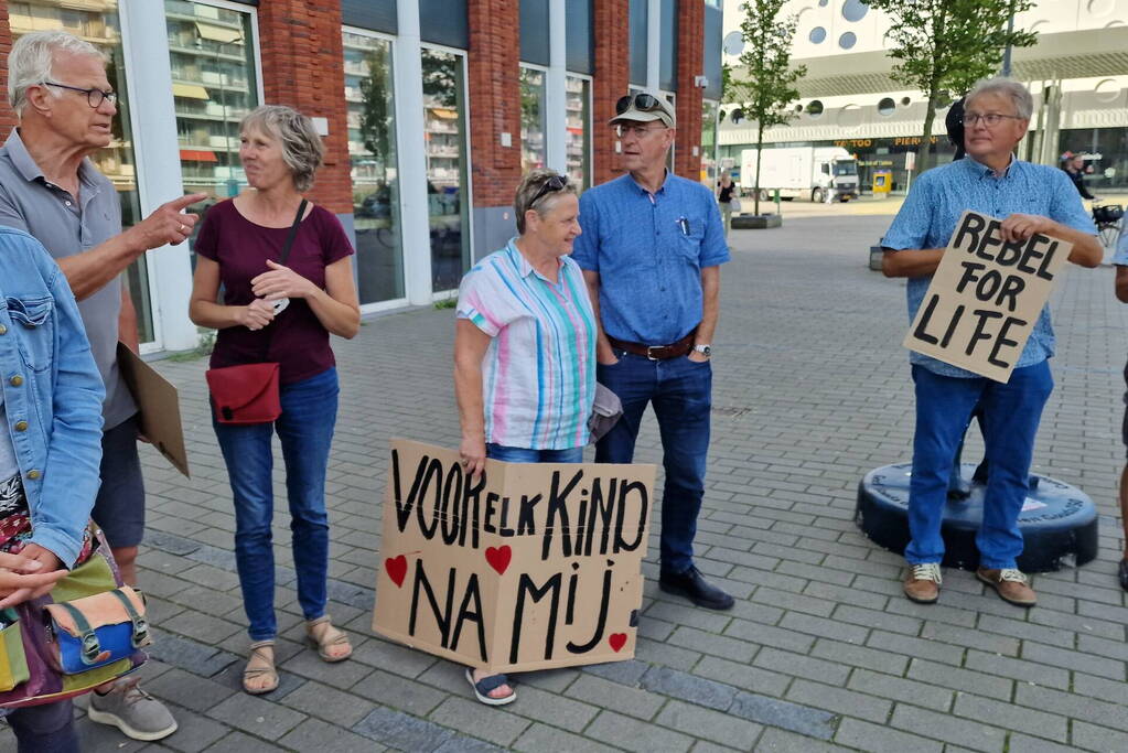 Demonstratie Extinction Rebellion voor het gemeentehuis