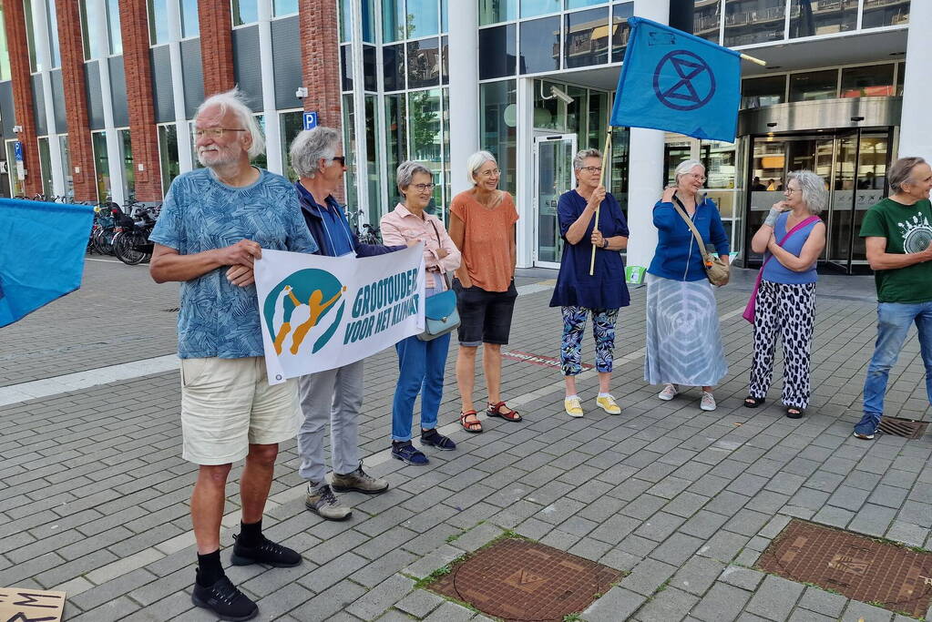 Demonstratie Extinction Rebellion voor het gemeentehuis