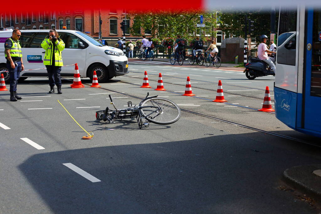 Vrouw met fiets aangereden door tram