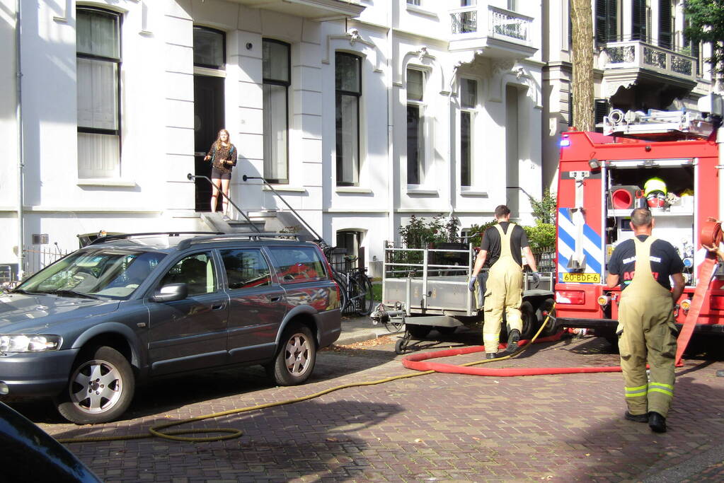 Brand op dak van woning