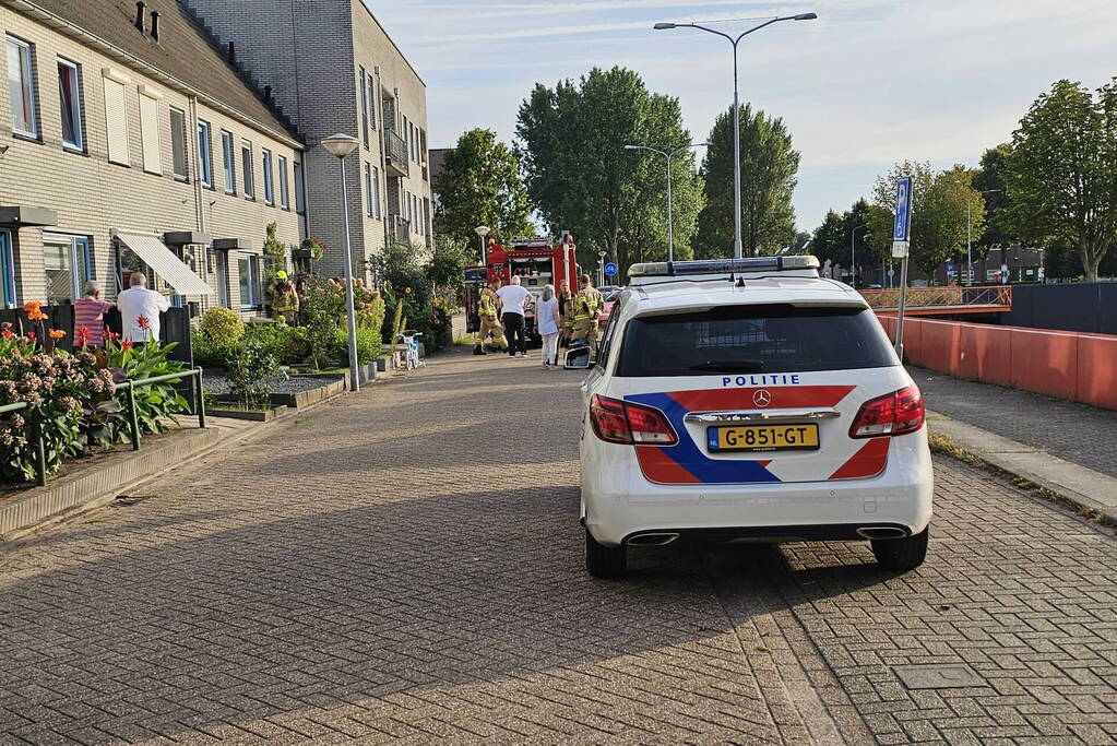 Steekvlam door bluspoging brand in pan met olie