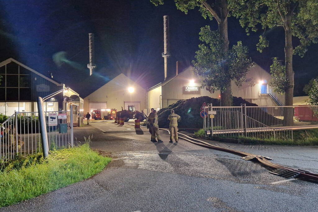 Brandweer uren bezig met brand bij grasdrogerij