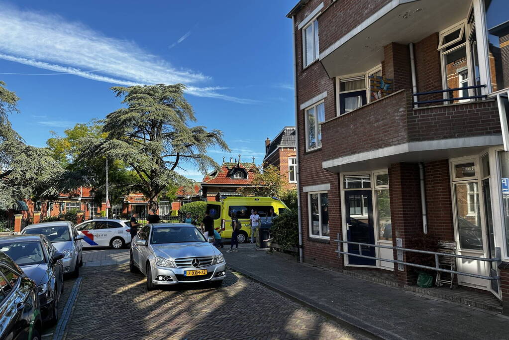 Personenauto rijdt fietser aan en vertrekt
