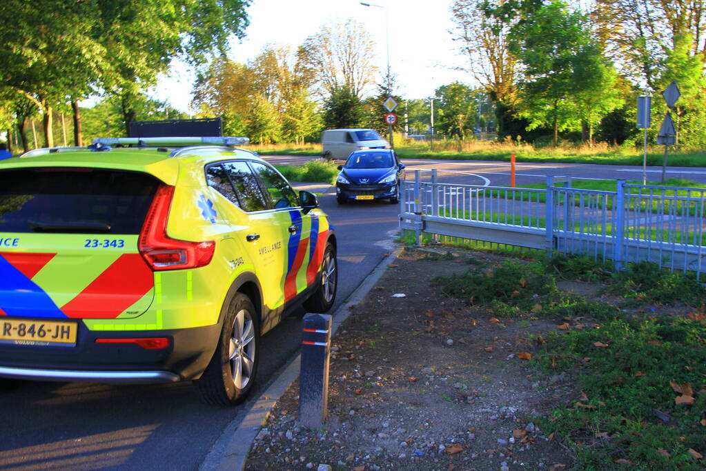 Fietser aangereden bij inrit supermarkt