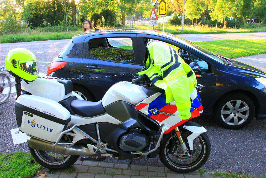 Fietser aangereden bij inrit supermarkt