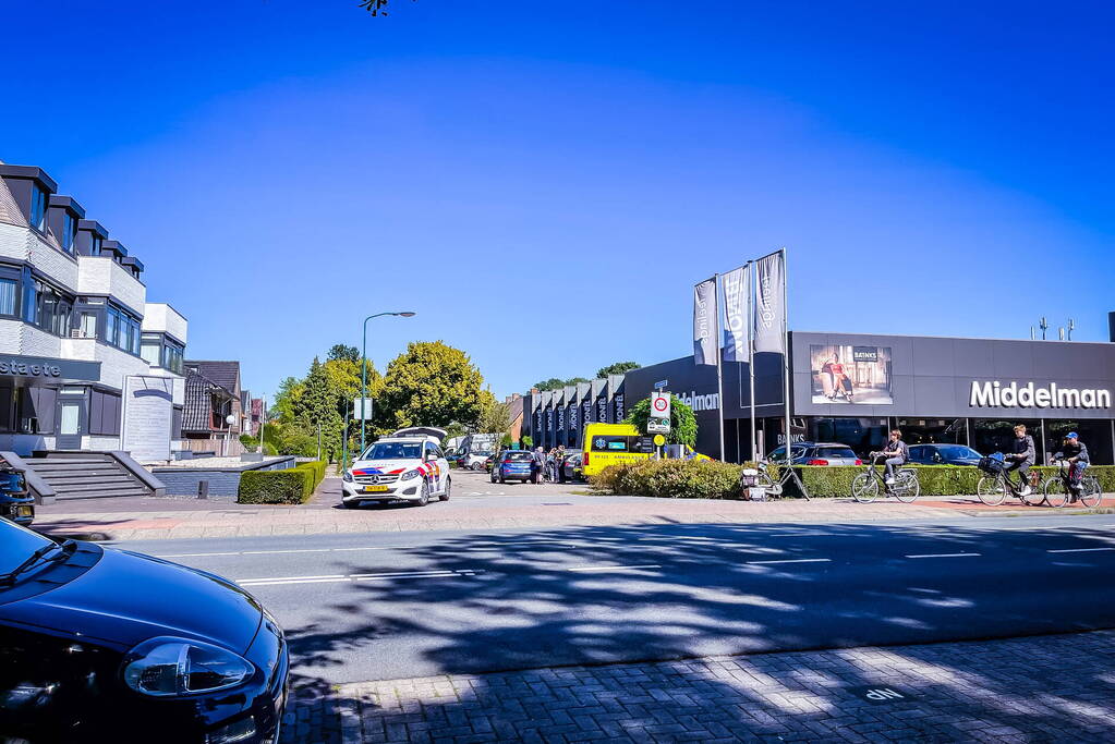 Taxichauffeur ziet fietsster over het hoofd