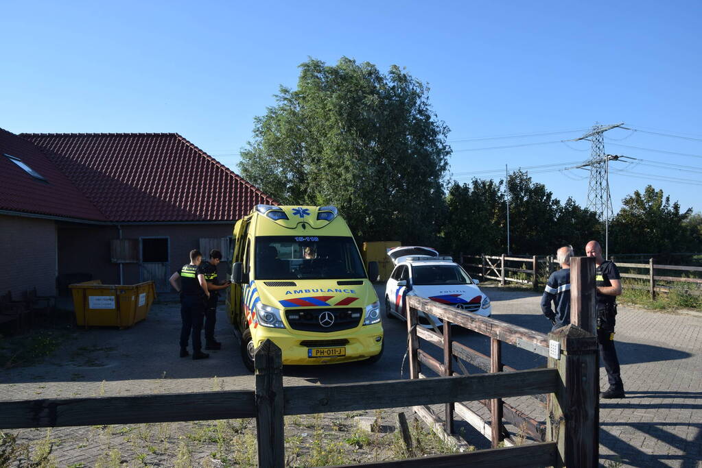 Veel schade na aanrijding tussen scooter en auto