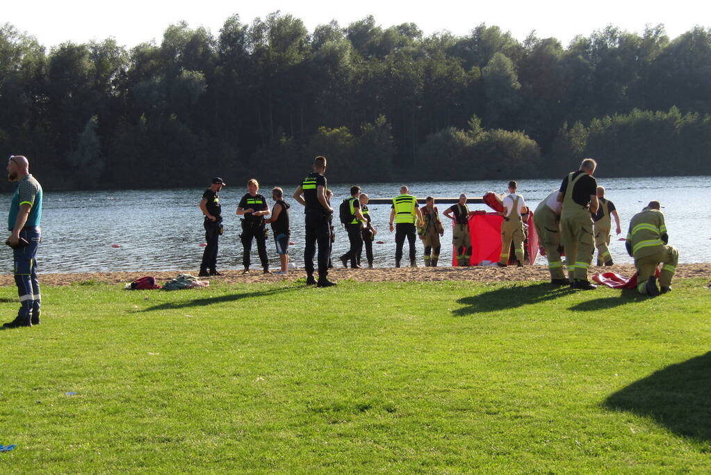 Zwemmer raakt in problemen en overlijdt