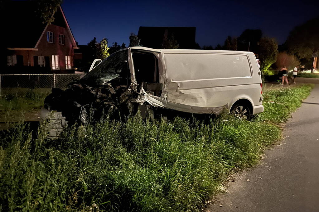 Ravage na aanrijding tussen bus en tractor