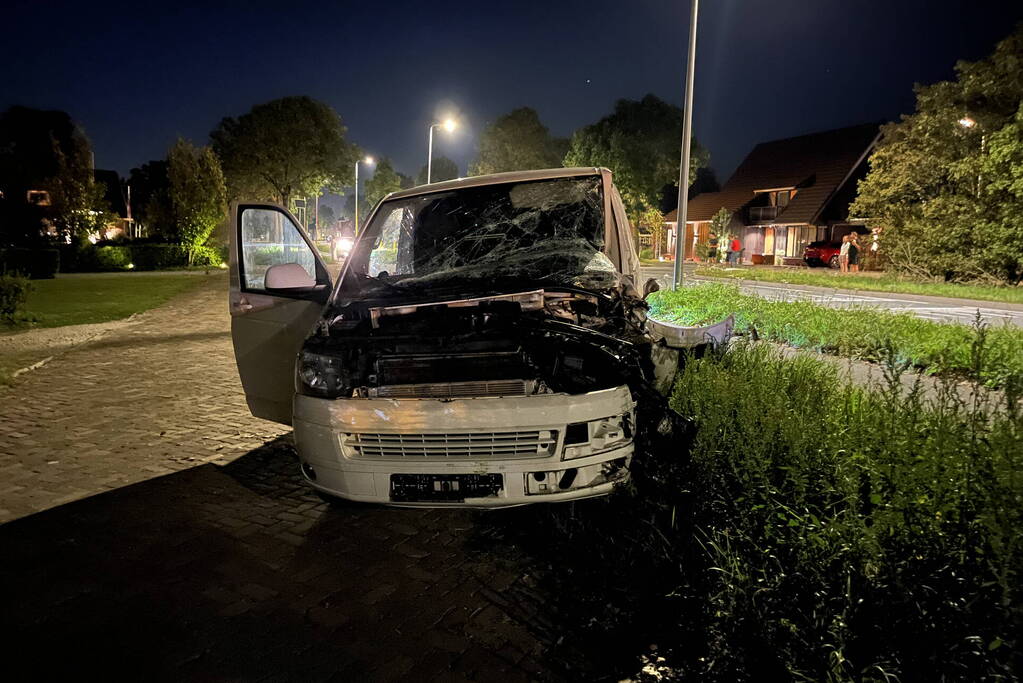 Ravage na aanrijding tussen bus en tractor