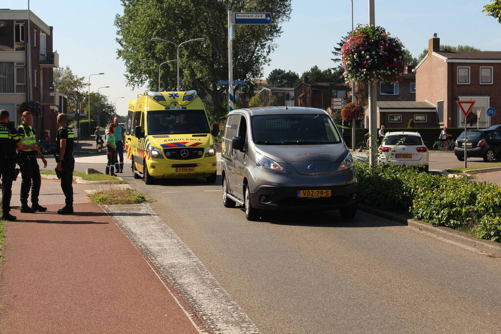 Fietser aangereden bij oversteekplaats door auto