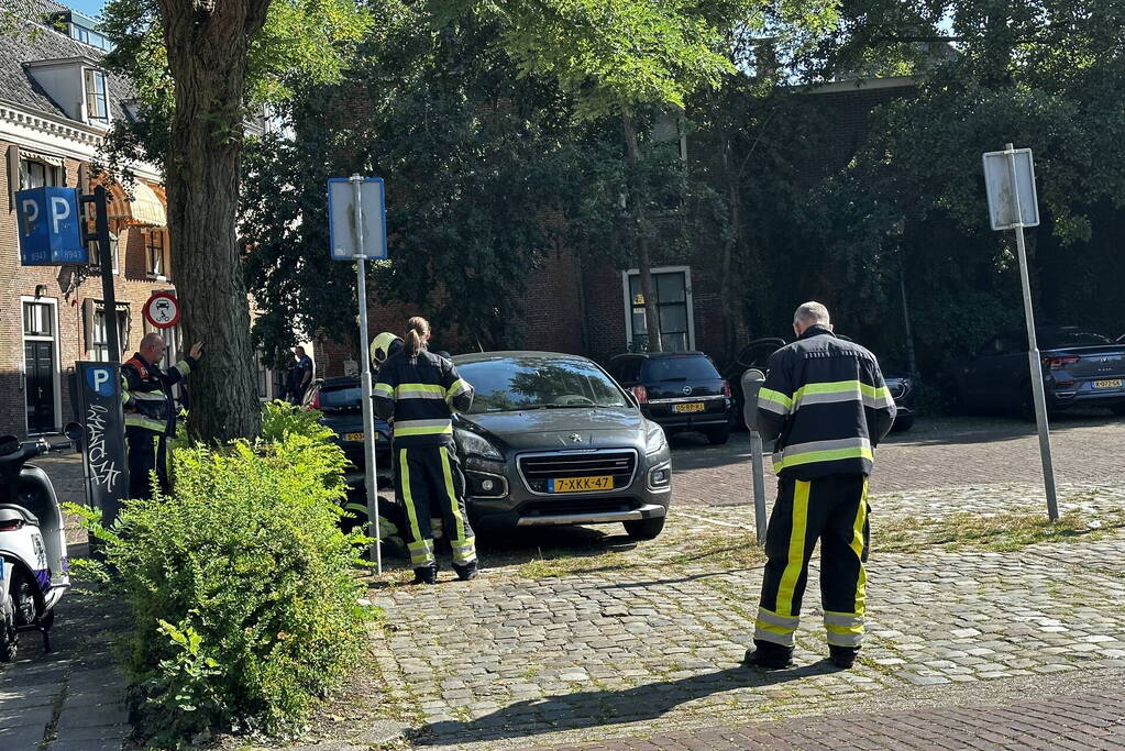 Onderzoek naar brandlucht in auto