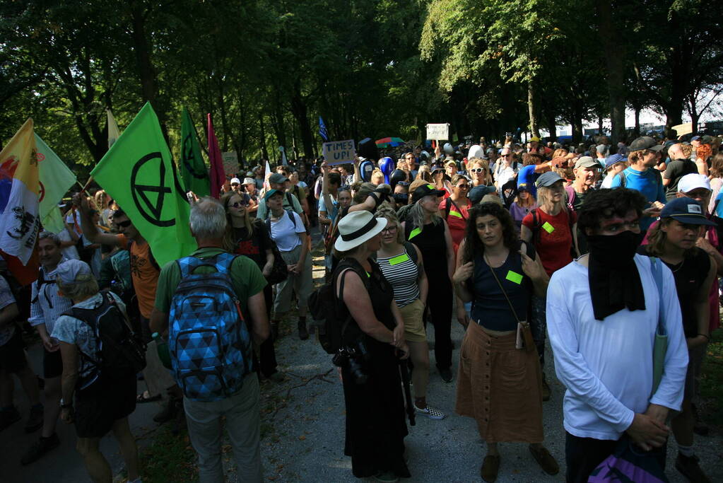 XR-demonstranten verzamelen zich voor nieuwe grote demonstratie