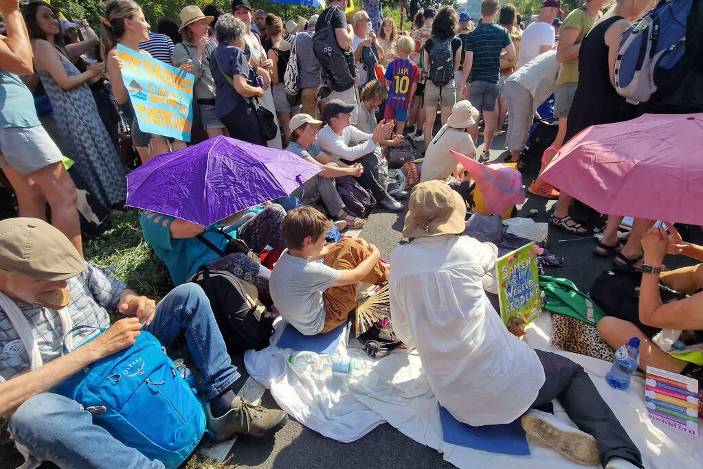 XR-demonstranten verzamelen zich voor nieuwe grote demonstratie