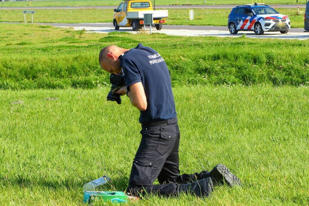 Politie verricht onderzoek bij luchthaven