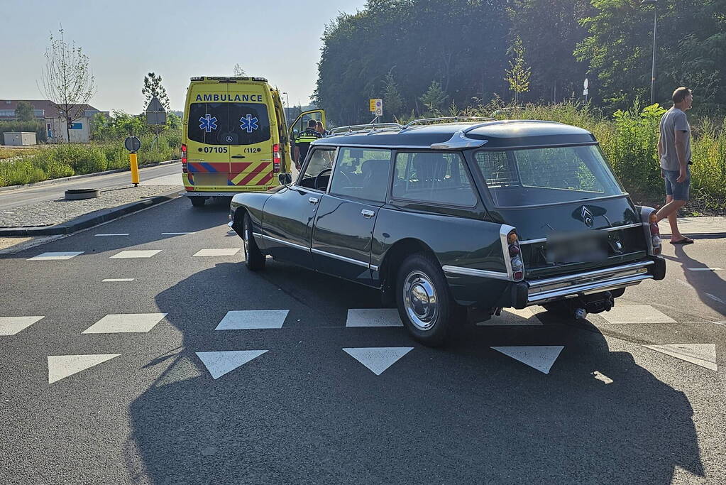 Wielrenner en automobilist in botsing