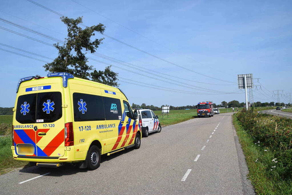 Fietser door omstanders uit water gehaald