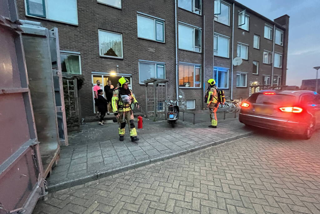 Vrouw buitengesloten van woning