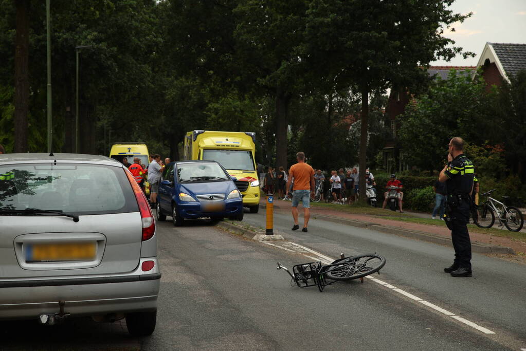 Fietser ernstig gewond bij botsing met automobilist