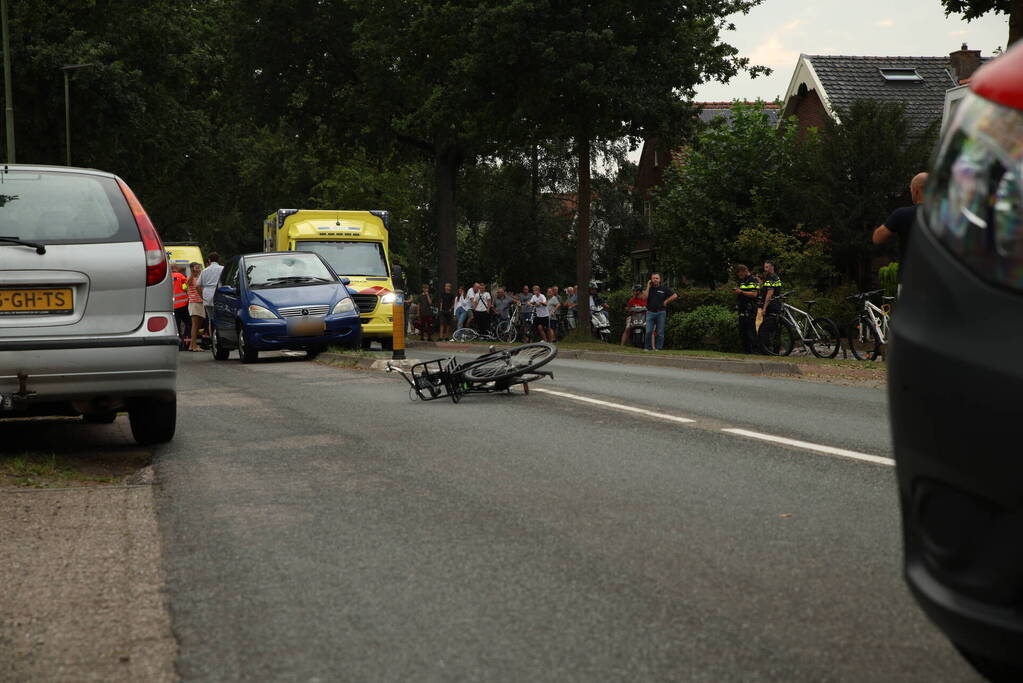 Fietser ernstig gewond bij botsing met automobilist