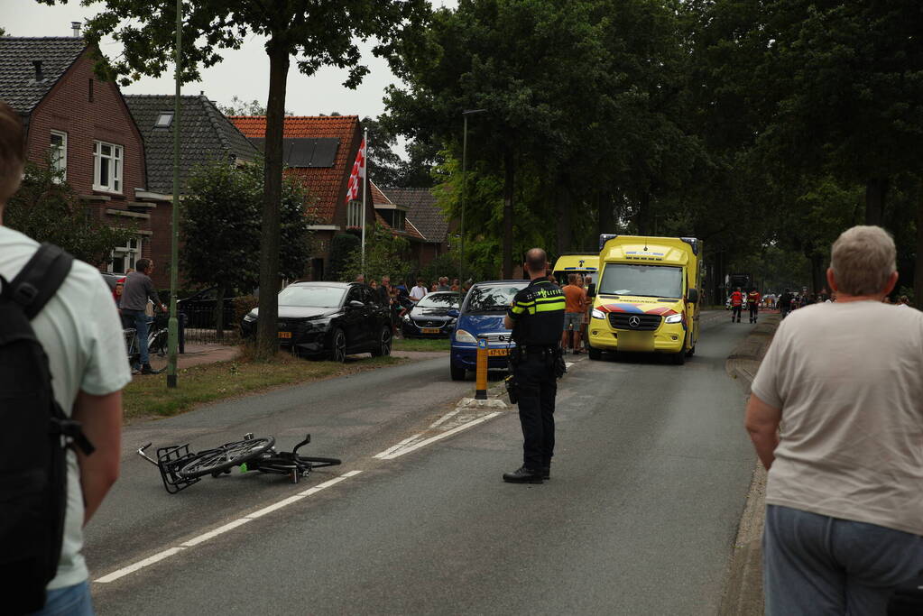Fietser ernstig gewond bij botsing met automobilist