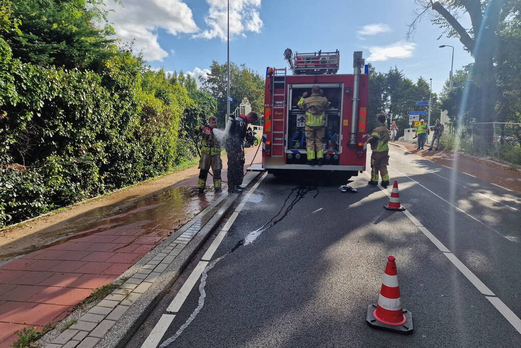 Zoekactie in water na aantreffen schoenen bij brug