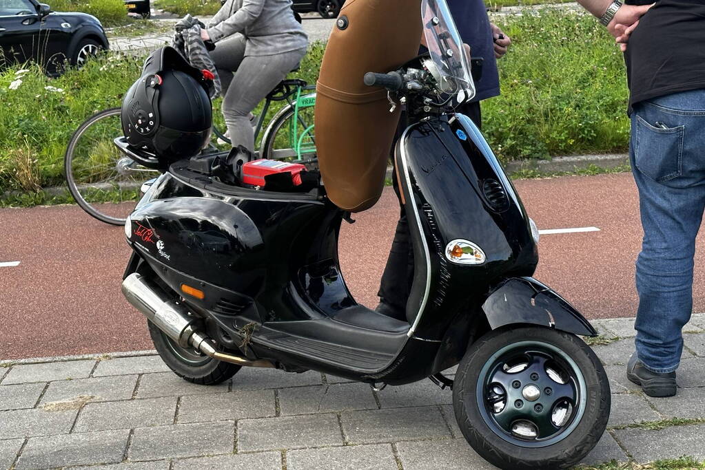 Scooterrijder gewond bij botsing met automobilist