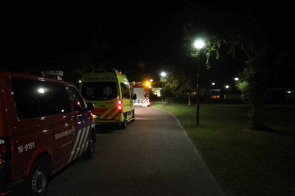 Brandende tuinmeubel snel onder controle