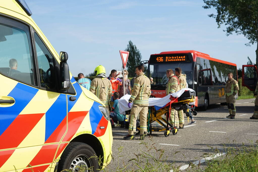 Tiener overleden na botsing lijnbus