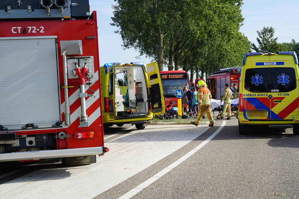 Tiener overleden na botsing lijnbus