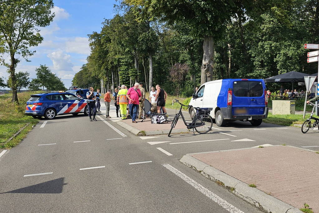Ernstig ongeval tussen bestelbus en fietser, bestuurder onder invloed