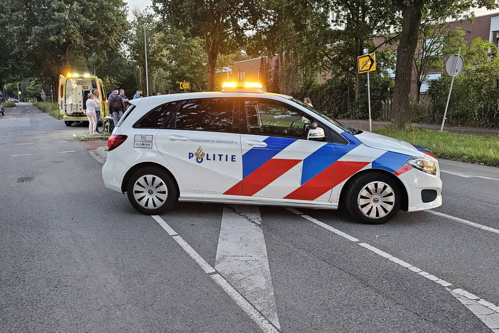 Persoon in scootmobiel valt om en raakt gewond