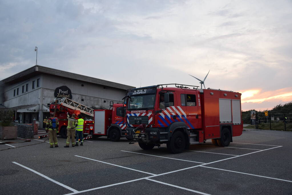 Grote uitslaande brand bij Neeltje Jans mosselen