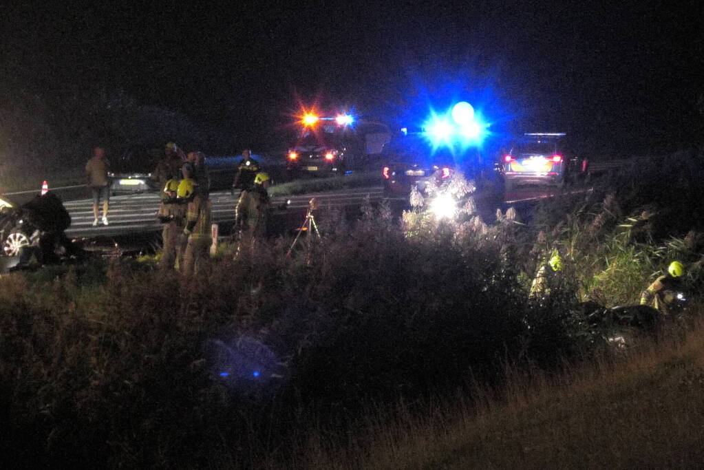 Twee doden bij frontale botsing tussen twee voertuigen