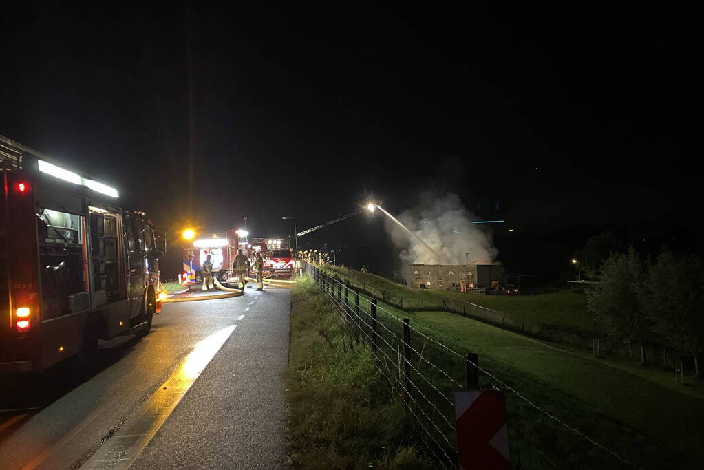 Uitslaande brand in schuur