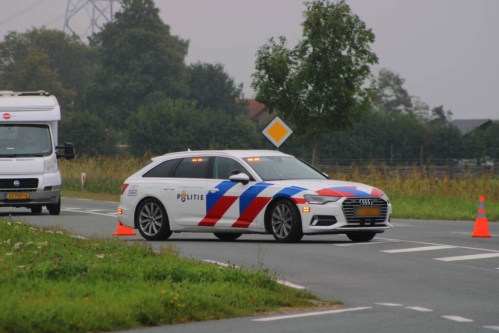 Inzittenden auto slaan op de vlucht na botsing met motorrijder
