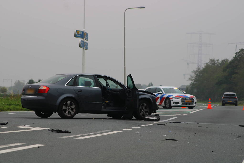Inzittenden auto slaan op de vlucht na botsing met motorrijder