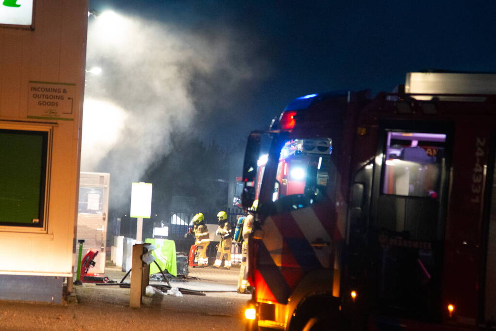 Flinke rookontwikkeling bij brand in bedrijfspand