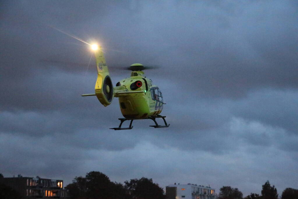 Traumateam assisteert ambulancedienst bij medische noodsituatie