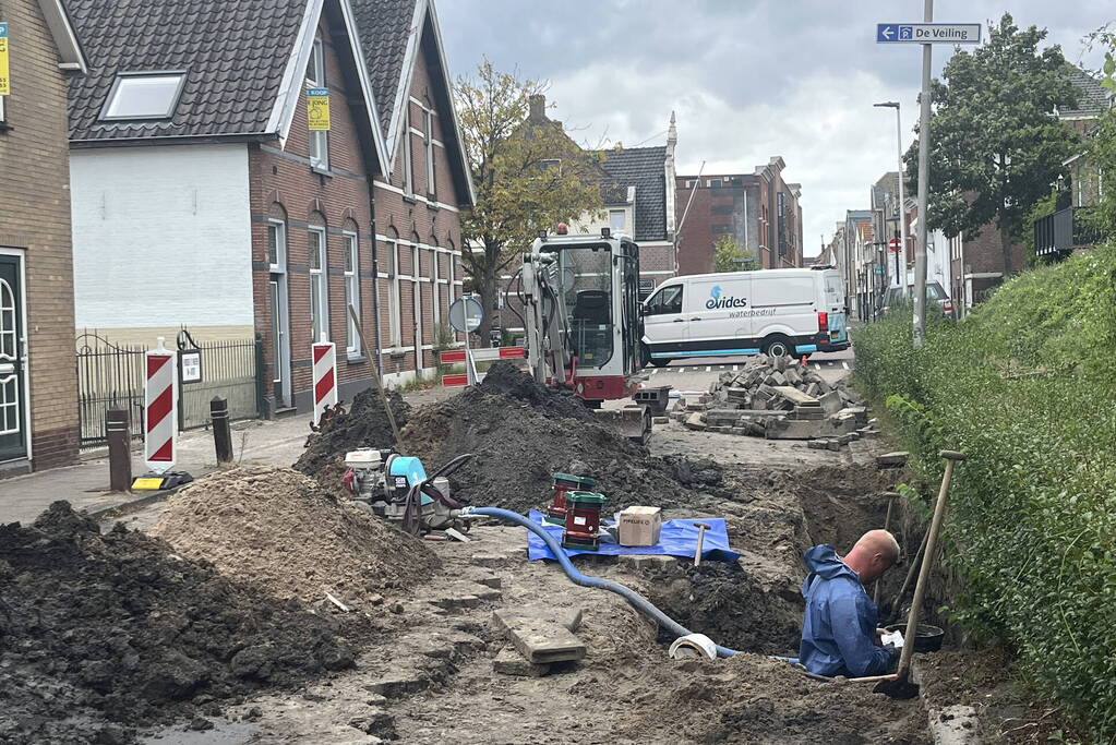 Schade aan weg door waterlekkage
