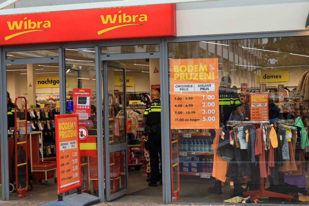 Twee personen op de vlucht na overval