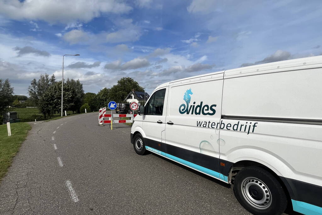 Deel van dijk weggezakt door lekkage