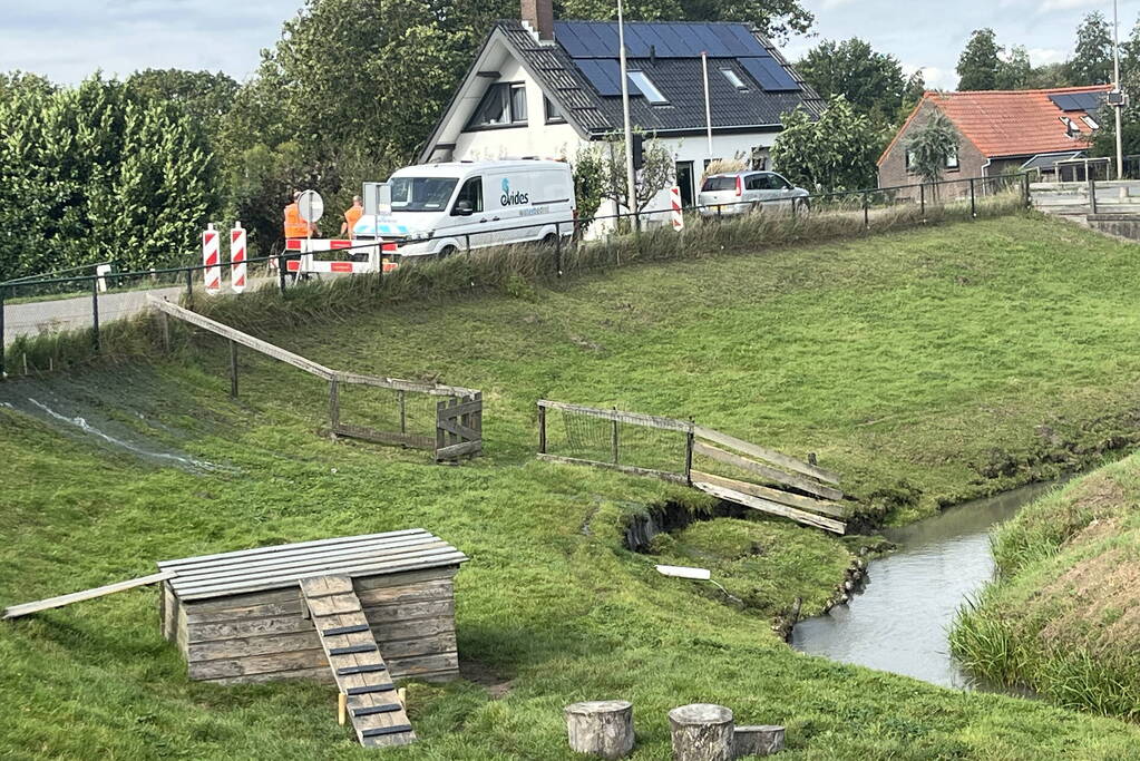 Deel van dijk weggezakt door lekkage
