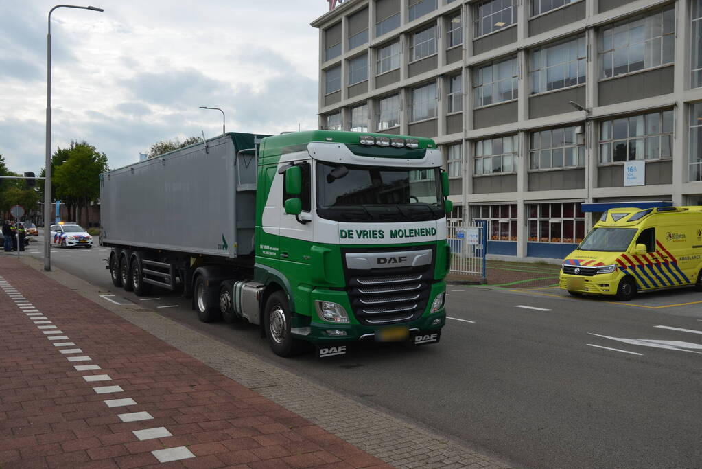 Gewonde bij ongeval tussen scooter en vrachtwagen