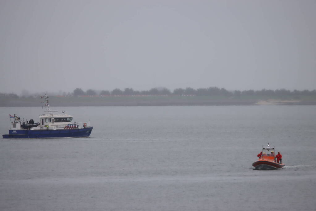 Grote zoekactie naar te water geraakte persoon