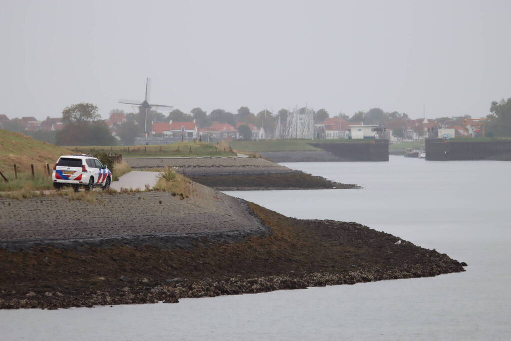 Grote zoekactie naar te water geraakte persoon