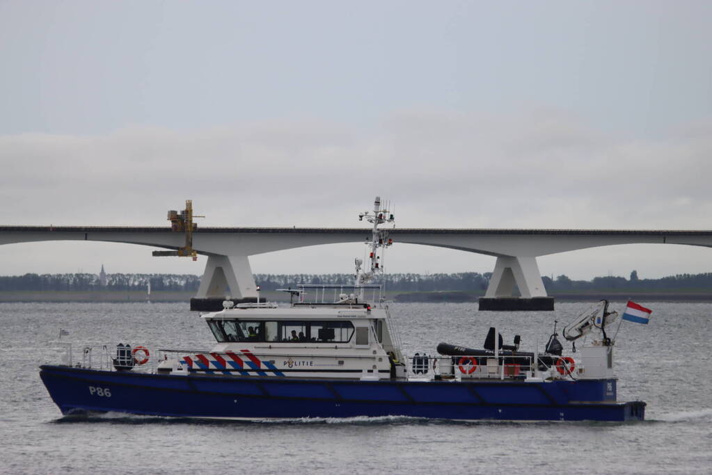 Grote zoekactie naar te water geraakte persoon