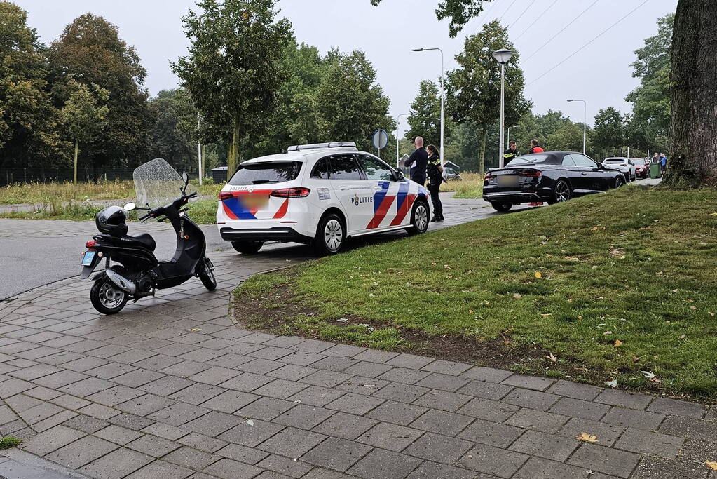 Scooter geschept door auto