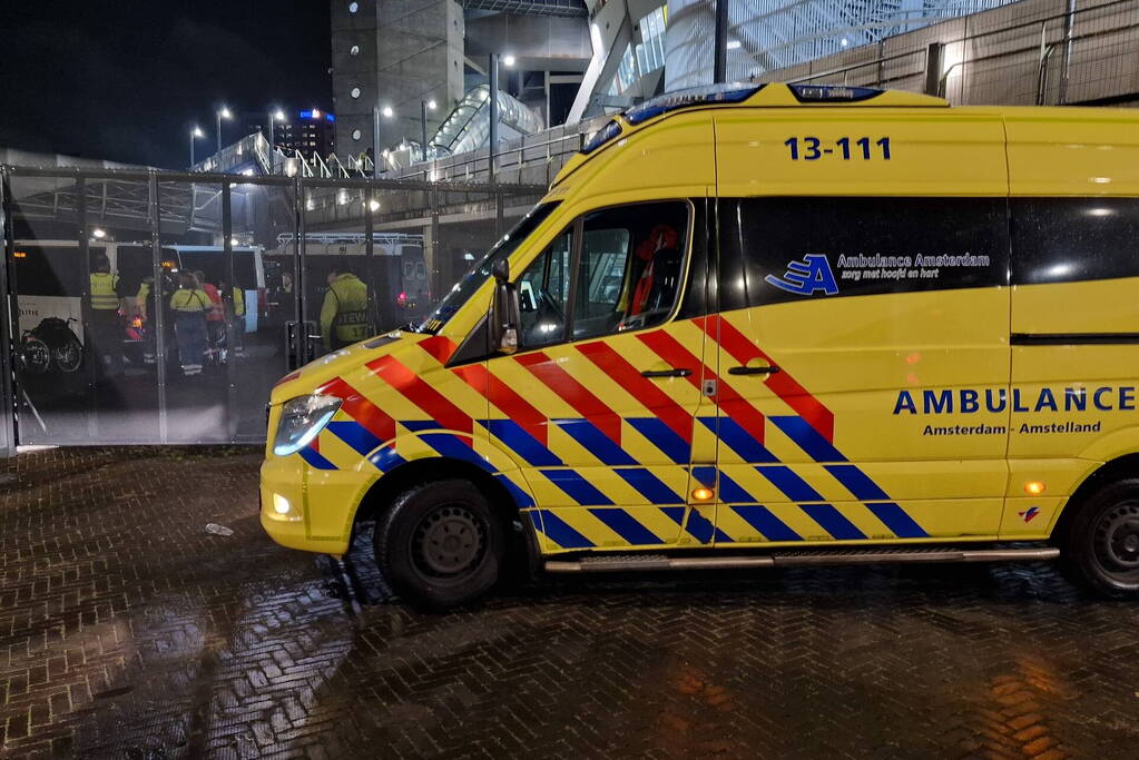 Politie massaal aanwezig bij wedstrijd van Ajax