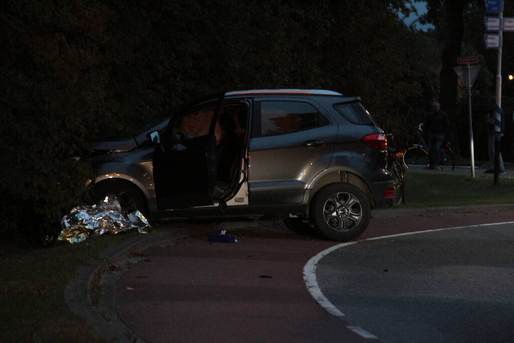 Vier gewonden bij botsing tussen auto en fietser